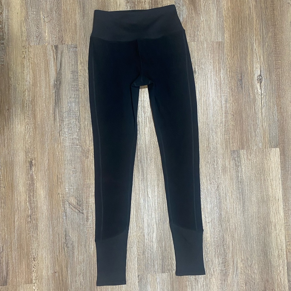 ALO Yoga Black Leggings - Picture 3 of 13